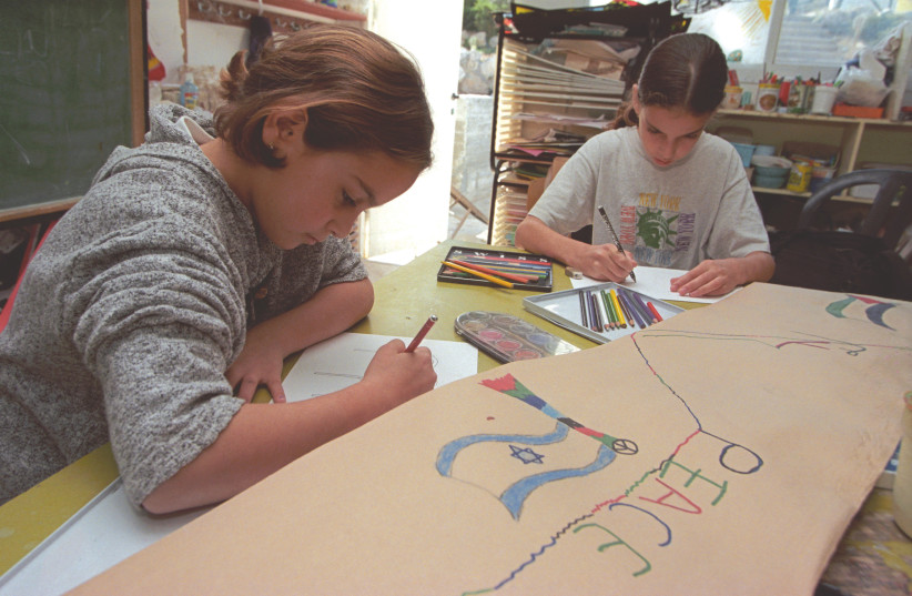  STUDENTS AT Neve Shalom-Wahat Salaam draw pictures about peace.  (photo credit: FLASH90)