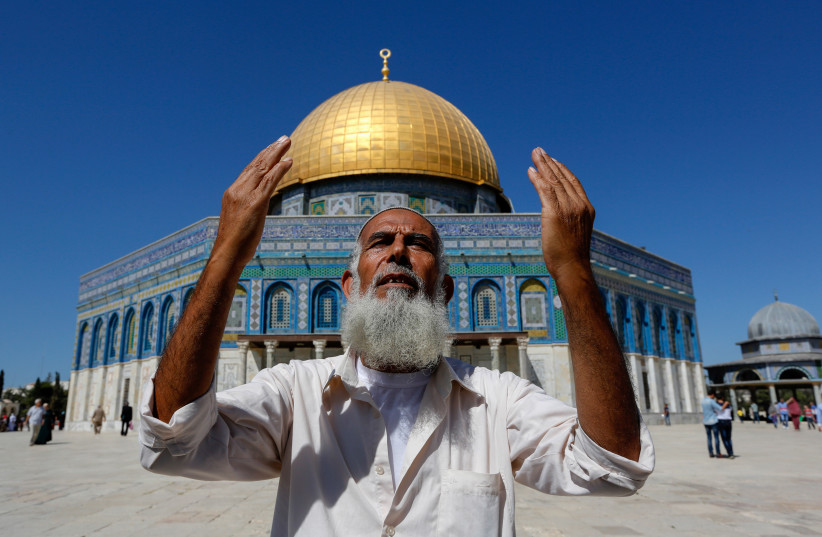  Palestinians who live in the Gaza Strip and were give permission from Israel to travel to Jerusalem, visit at the Dome of the Rock, Islam's third holiest site, in the Old City of Jerusalem as they celebrate the holiday of Eid al-Adha, October 6, 2014 (photo credit: SLIMAN KHADER/FLASH90)