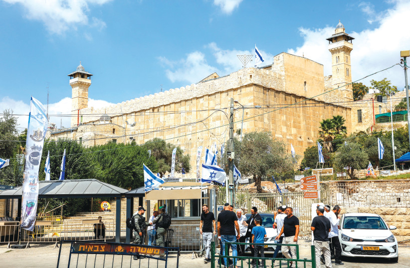 Border police officers (left) guard outside the Cave of the Patriarchs. Hebron’s Jewish roots stretch back to the Bible. (photo credit: GERSHON ELINSON/FLASH90)