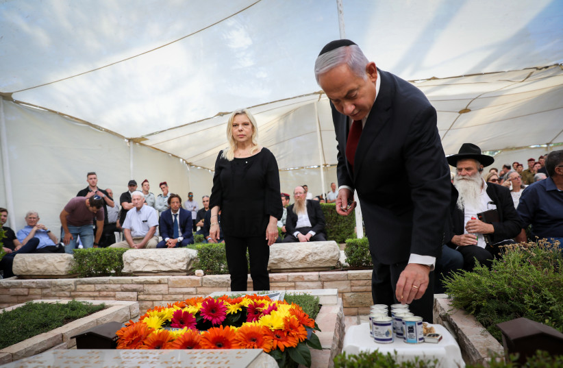  Prime Minister Benjamin Netanyahu his wife Sara, family and friends attend a memorial ceremony for Netanyahu's brother, Yoni Netanyahu, at the Mount Herzl Military Cemetery, in Jerusalem, on June 16, 2021.  (photo credit: OLIVIER FITOUSSI/FLASH90)