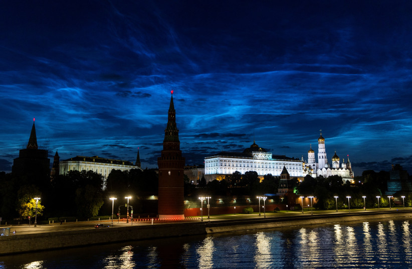  Noctilucent clouds are seen over the Kremlin in Moscow, Russia July 4, 2023. (photo credit: REUTERS/MAXIM SHEMETOV)