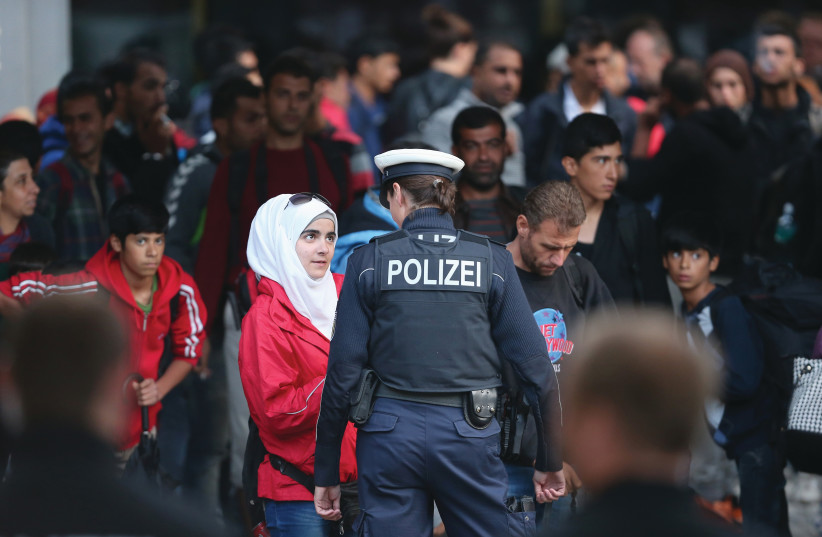  MUSLIM MIGRANTS arrive in Munich, Germany, 2015. (photo credit: SEAN GALLUP/GETTY IMAGES)