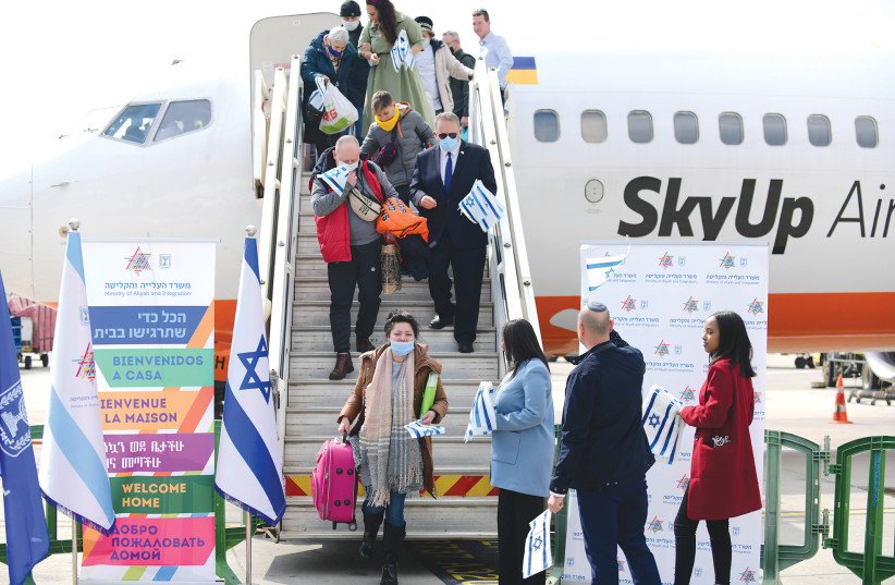  UKRAINIAN IMMIGRANTS arrive at Ben-Gurion Airport last year. (photo credit: TOMER NEUBERG/FLASH90)
