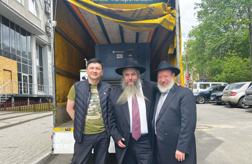  RABBI MOSHE Reuven Azman is flanked by Mykolayiv Governor Vitali Kim and Rabbi Shalom Gottlieb. (photo credit: WATERGEN)