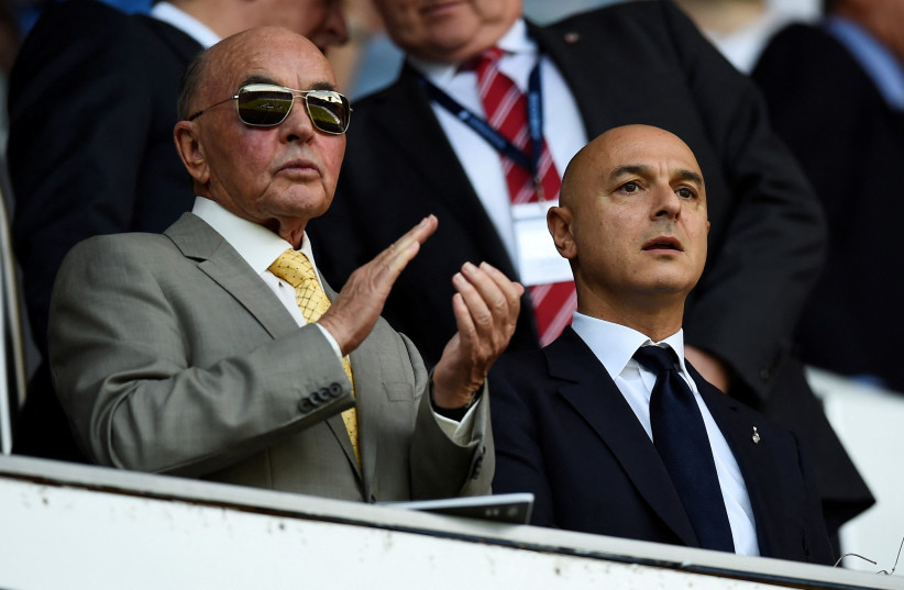  Tottenham Hotspur owner Joe Lewis (L) and chairman Daniel Levy in the stands (photo credit: Reuters / Dylan Martinez Livepic)