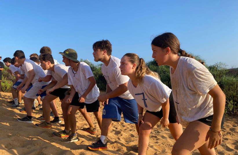 Young women getting ready to race young men at simulation for elite IDF units tryout at Wingate Center in Netanya (photo credit: THE 5 FINGERS IDF PREPARATORY ORGANIZATION)