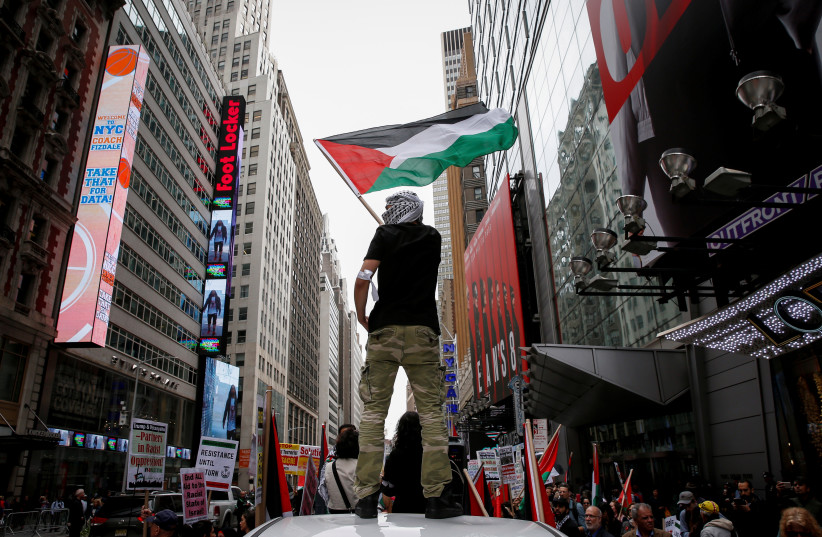  PREVIEW A demonstrator waves a Palestine flag during a pro-Palestine rally in New York City, U.S., May 18, 2018 (photo credit: REUTERS/BRENDAN MCDERMID)