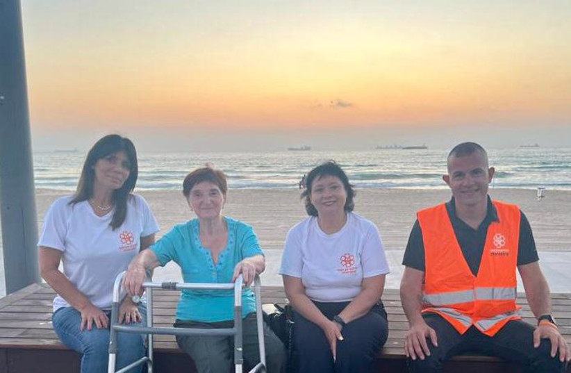  United Hatzalah Ten Kavod volunteers with Mina (2nd from left) on the beach. (photo credit: Courtesy)