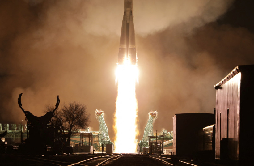  A Soyuz-2.1b rocket booster with a Fregat upper stage and satellites of British firm OneWeb blasts off from a launchpad at the Baikonur Cosmodrome, Kazakhstan December 27, 2021 (photo credit: Roscosmos/Handout via REUTERS)