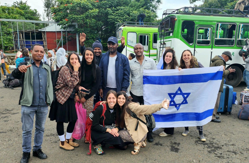  People from the Jewish Agency together with volunteers from the TEN project moments before taking off. (photo credit: Barak Avraham/Beyachad)