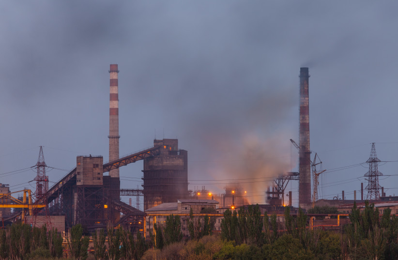  Heavy industry air pollution (illustartion) (photo credit: INGIMAGE)