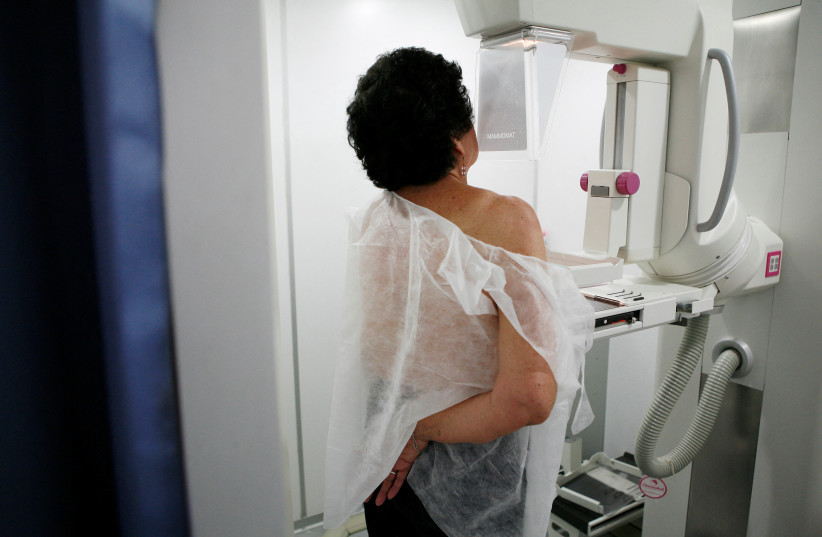  A woman undergoes a free mammogram inside Peru's first mobile unit for breast cancer detection, in Lima (photo credit: REUTERS/ENRIQUE CASTRO-MENDIVIL)