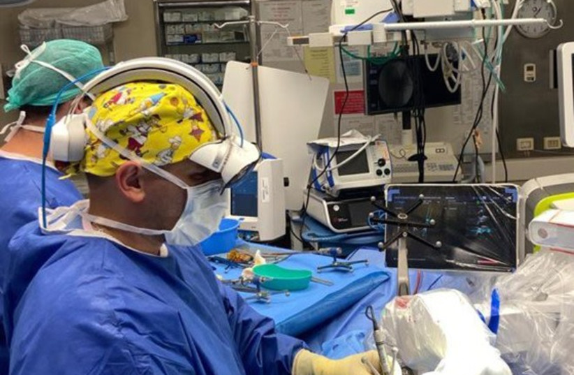  Dr. Cezar Mizrahi is seen AR surgery at Jerusalem's Shaare Zedek Medical Center. (photo credit: SHAARE ZEDEK MEDICAL CENTER)