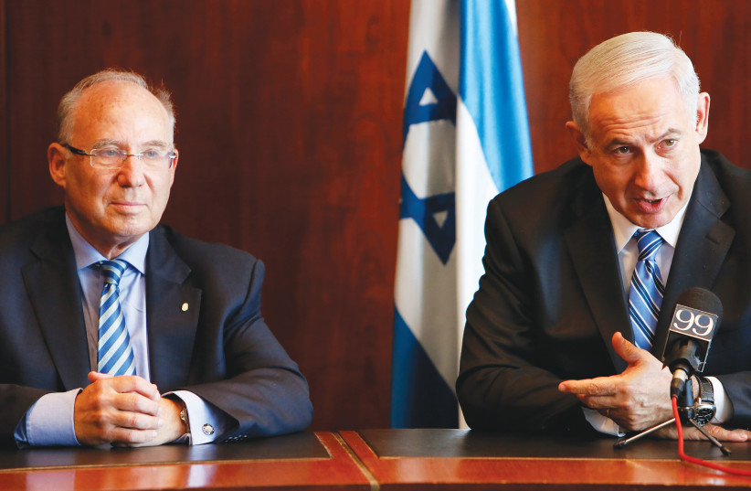  PRIME MINISTER Benjamin Netanyahu and then-incoming Bank of Israel governor Jacob Frenkel attend a news conference in the Knesset in 2013.  (photo credit: MIRIAM ALSTER/FLASH90)