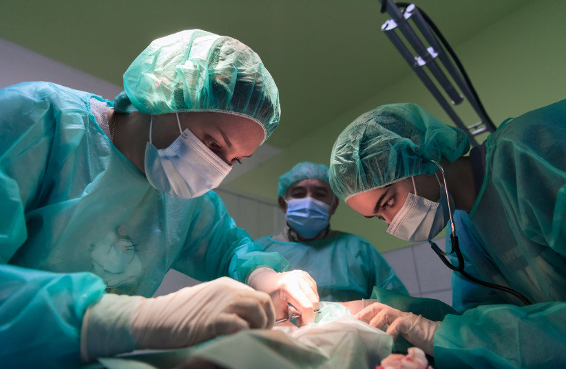  A surgery is performed (illustrative) (photo credit: INGIMAGE)