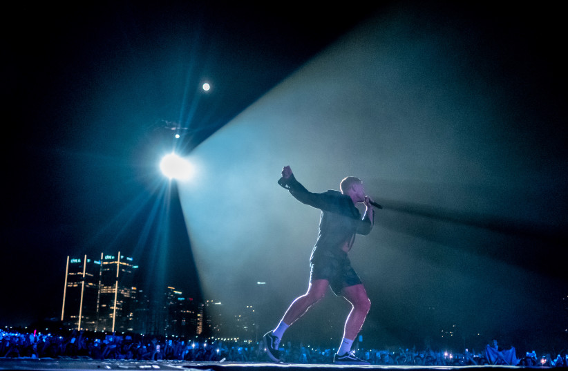  IMAGINE DRAGONS’ lead singer Dan Reynolds enthralls the crowd in Tel Aviv Tuesday night.  (photo credit: LIOR KETER)