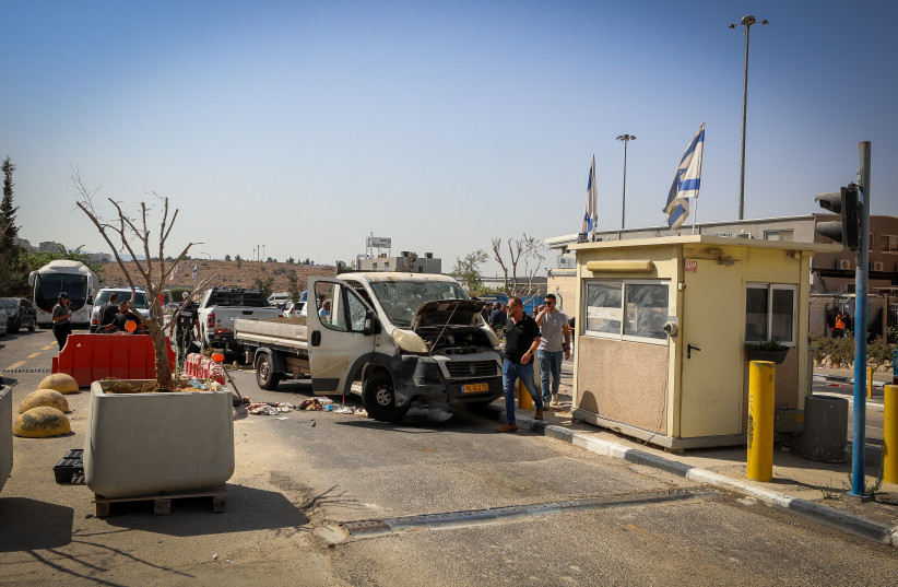  Israeli security forces at the scene where the terrorist from the truck ramming attack in Maccabim caught and killed, at the Hasmonean checkpoint, on August 31, 2023 (photo credit: JAMAL AWAD/FLASH90)