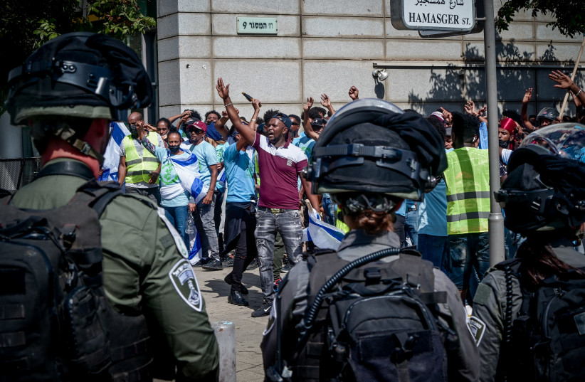 Police guard while Eritrean asylum seekers who oppose the regime in Eritrea protest outside a conference of regime supporters in south Tel Aviv, September 2, 2023 (photo credit: AVSHALOM SASSONI/FLASH90)