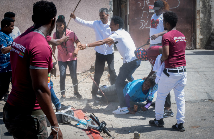  Eritrean asylum seekers who oppose the regime in Eritrea and pro regime activists clash with Israeli police in south Tel Aviv, September 2, 2023. (photo credit: Omer Fichman/Flash90)