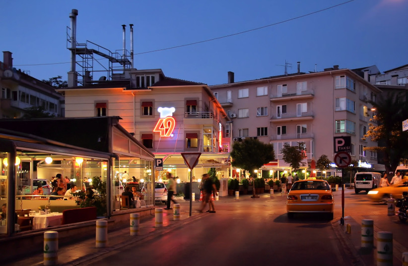  Night life close to Tunalı Hilmi, the most well known and busiest shopping street in Ankara (photo credit: JORGE FRANGANILLO/VIA FLICKR)