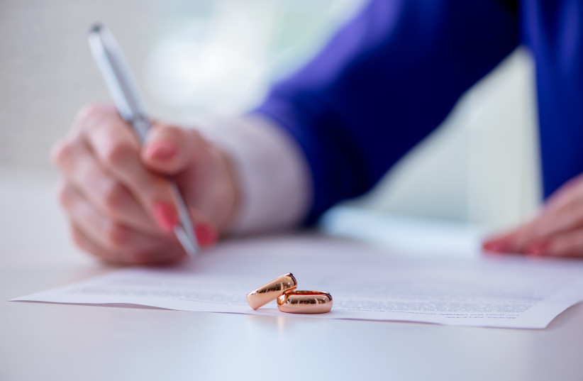  An illustrative photo depicting the signing of a prenup. (photo credit: INGIMAGE)