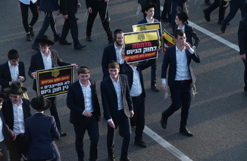  Haredim are seen marching on an Israeli highway in protest against being drafted into the IDF, on September 13, 2023. (photo credit: AVSHALOM SASSONI/MAARIV)