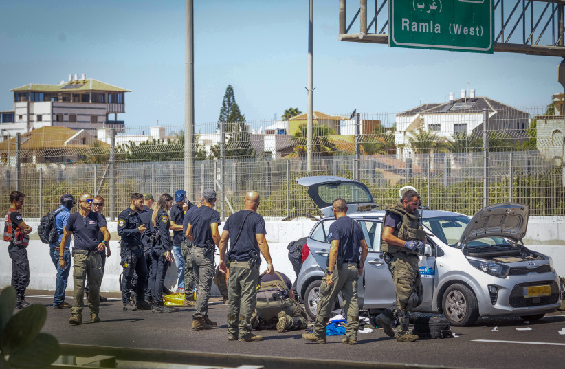  Israeli security forces at the scene where two suspects arrested on road 431, near Ramla, September 15, 2023 (photo credit: YOSSI ALONI/FLASH90)