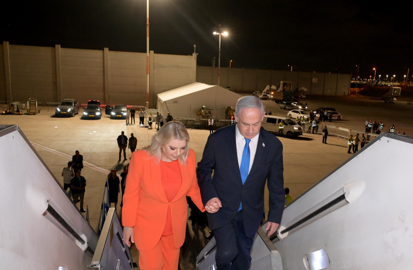Prime Minister Benjamin Netanyahu and his wife Sarah take off for the USA on September 18, 2023. (photo credit: Avi Ohayon/GPO)