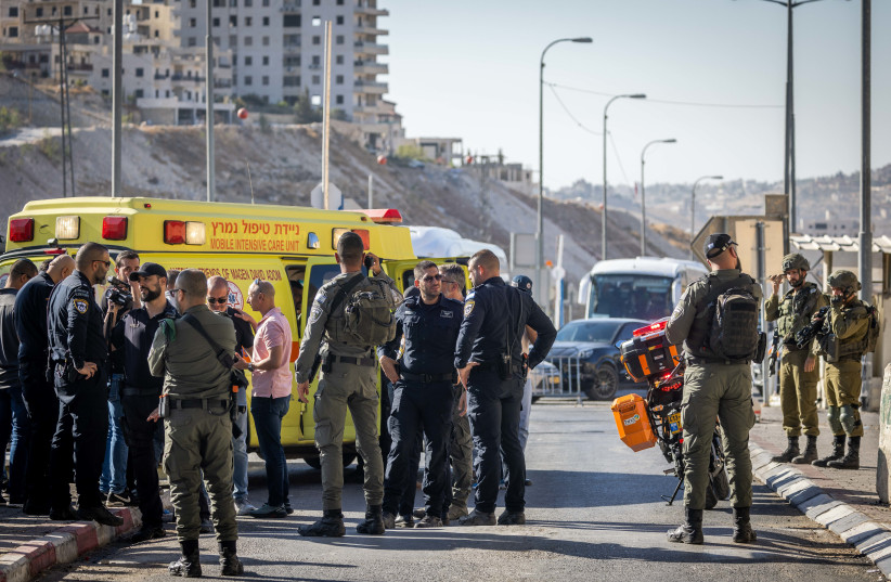  Police and security personnel at Mazmuria checkpoint, near har Homa neighborhood of East Jerusalem, where a Palestinian man attempted to stab police officers at the checkpoint, September 18, 2023 (photo credit: YONATAN SINDEL/FLASH90)