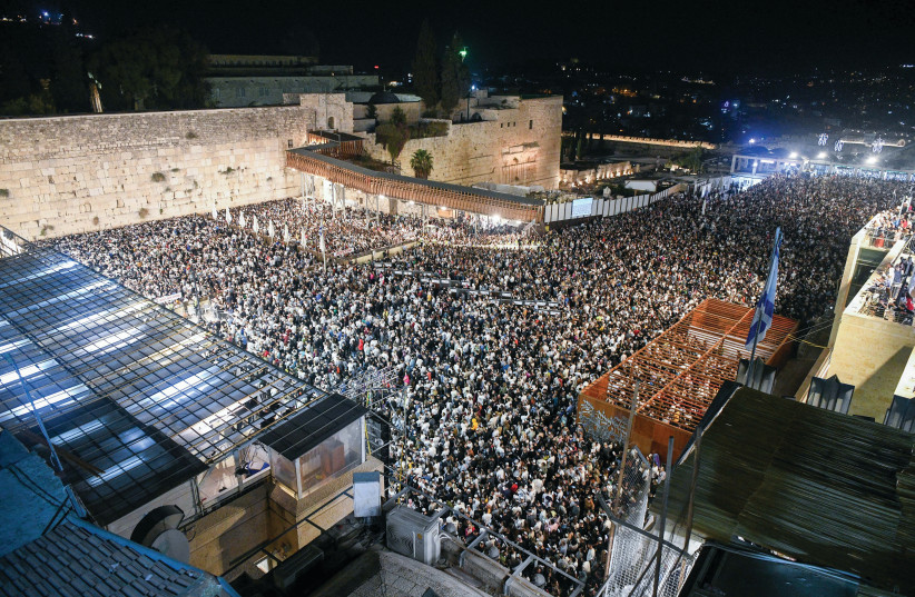  THE MASSES gather at the Western Wall for prayers of forgiveness before Yom Kippur, last year. Forgiveness is a concept that is foreign to those who embrace cancel culture, but it is a tenet of Judaism, says the writer.  (photo credit: ARIE LEB ABRAMS/FLASH90)