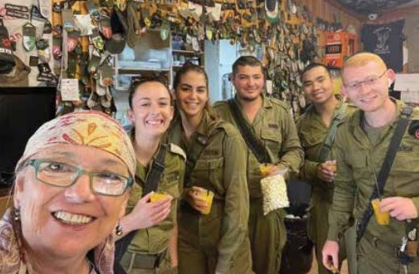  AT THE ‘Pina Chama’ refreshment center for soldiers in Gush Etzion.  (photo credit: COURTESY YEHUDIS SCHAMROTH)