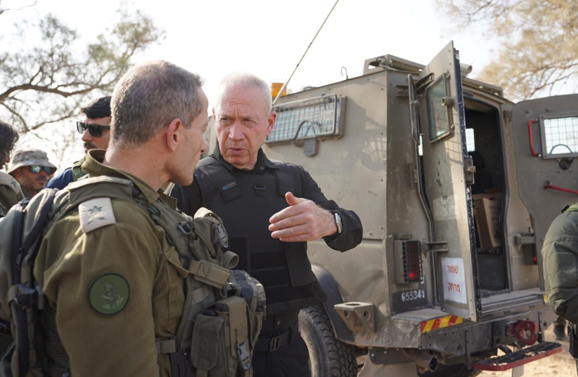 Министр обороны Йоав Галлант посетил войска 36-й бригады ЦАХАЛа на границе с сектором Газа, 1 ноября 2023 г. (фото: Ариэль Хермони/IMoD)