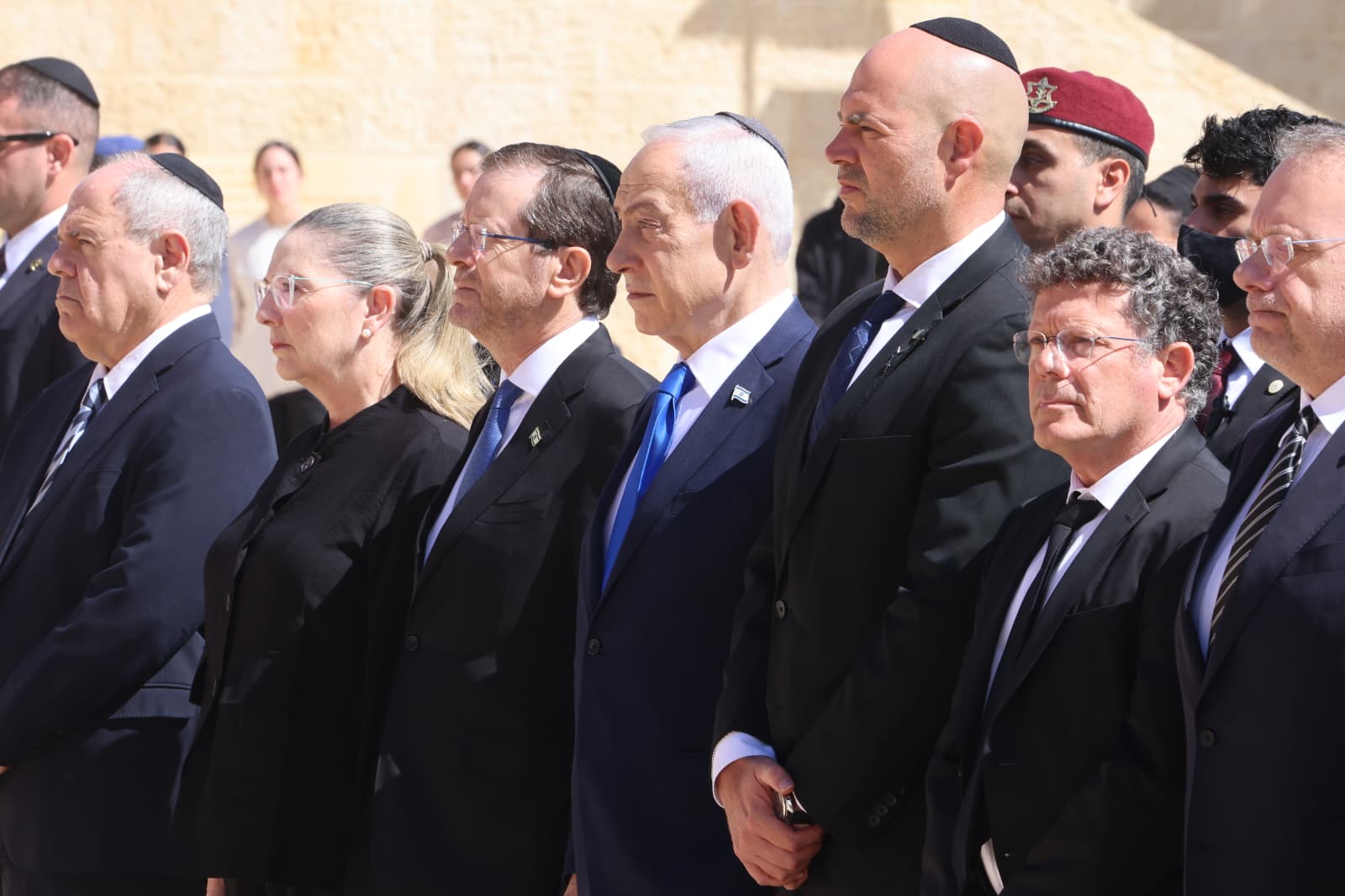 PRIME MINISTER Benjamin Netanyahu and other Israeli officials stand at the Yad Vashem Holocaust Remembrance Day ceremony.