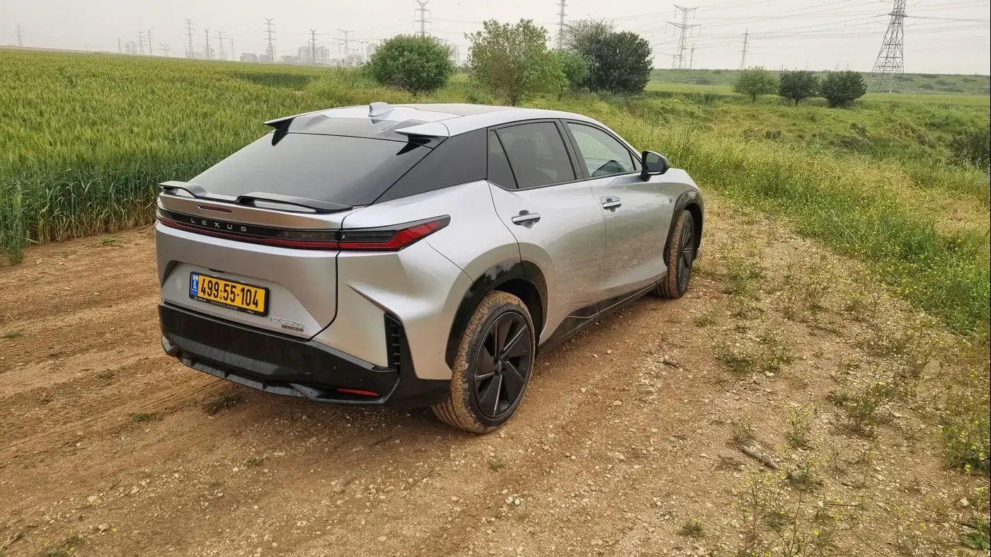 Despite the “manual” gears, the car isn’t really sporty, although it is definitely fast.
