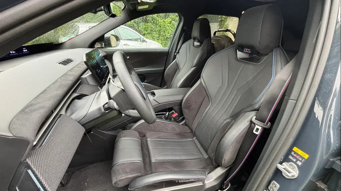 The seating position is excellent. Although the dimensions and design do not suggest a rugged SUV, the seating position is high enough. (credit: Walla System / Yatir Davidovich)