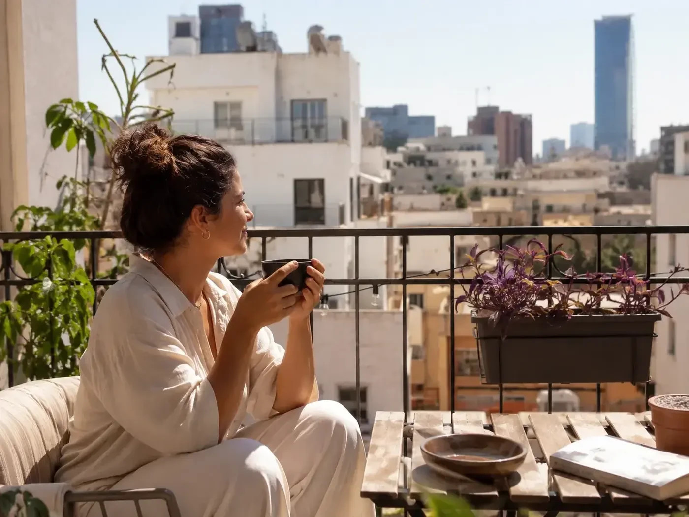 Opening the window during breakfast, sitting on the balcony, or even waiting a few minutes outside the house before commuting to work may be enough to give the brain the required signal