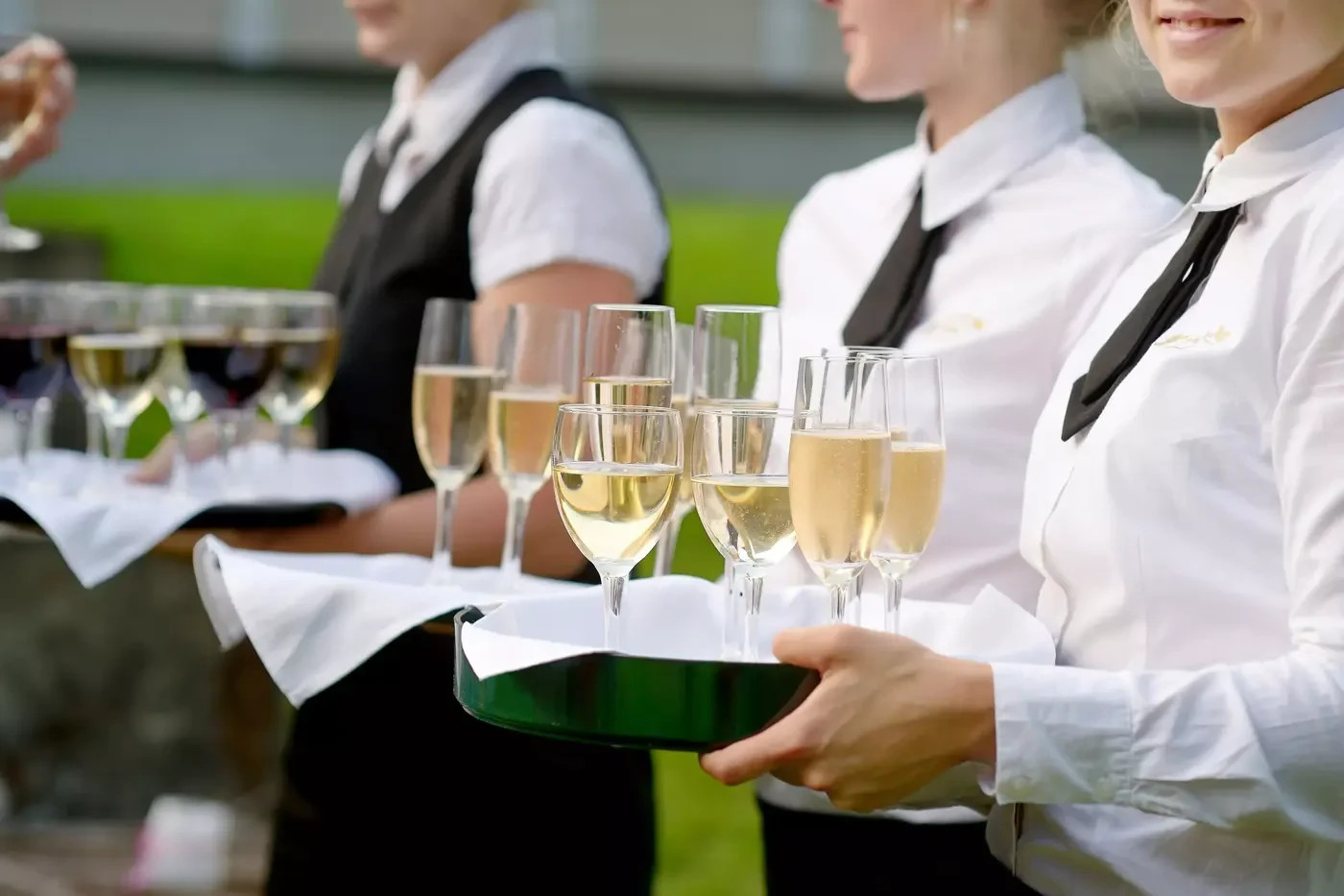 Young people remain living in their parents' home, so what wonder is it that they no longer work as waiters?