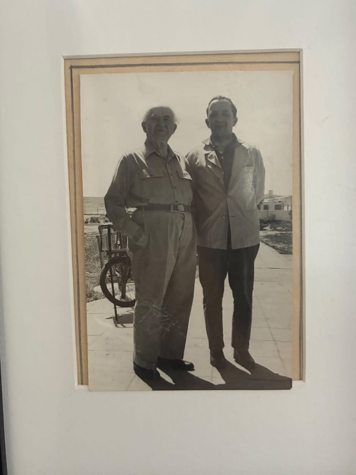 Sir Joshua Hassan, then-leader of Gibraltar's government (R) visits former prime minister David Ben-Gurion at Kibbutz Sde Boker in southern Israel.