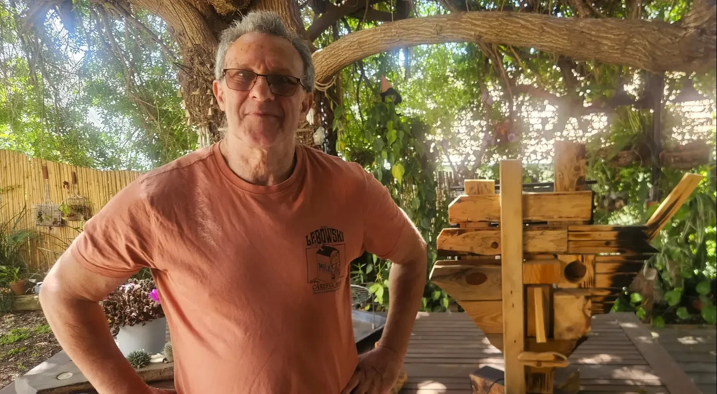 A Shin Bet retiree who became a wood artist. Gabi Shai.