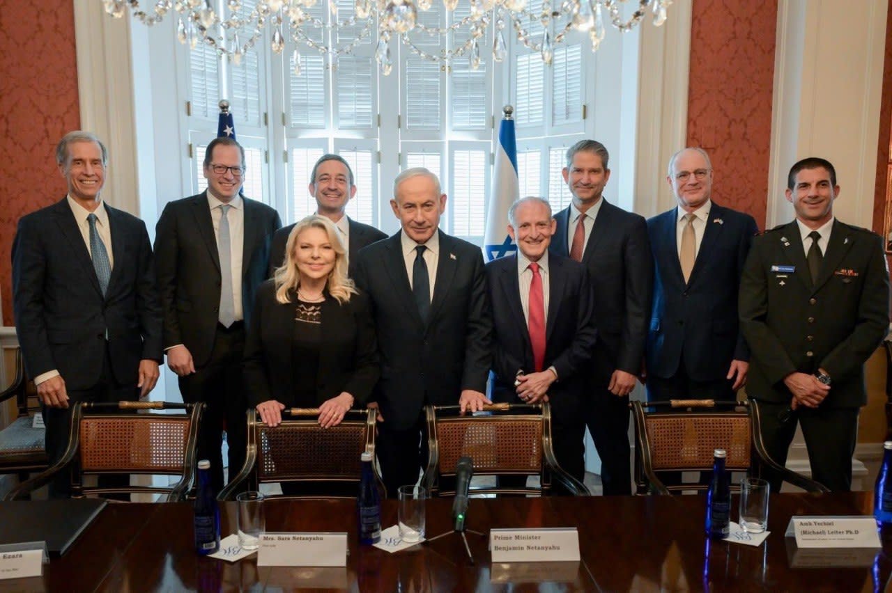 Prime Minister Benjamin Netanyahu, Sara Netanyahu, Ambassador Yechiel Leiter, and PM's Military Secretary Maj.-Gen. Guy Markizeno meet an AIPAC delegation at Blair House, Washington, July 29, 2026.