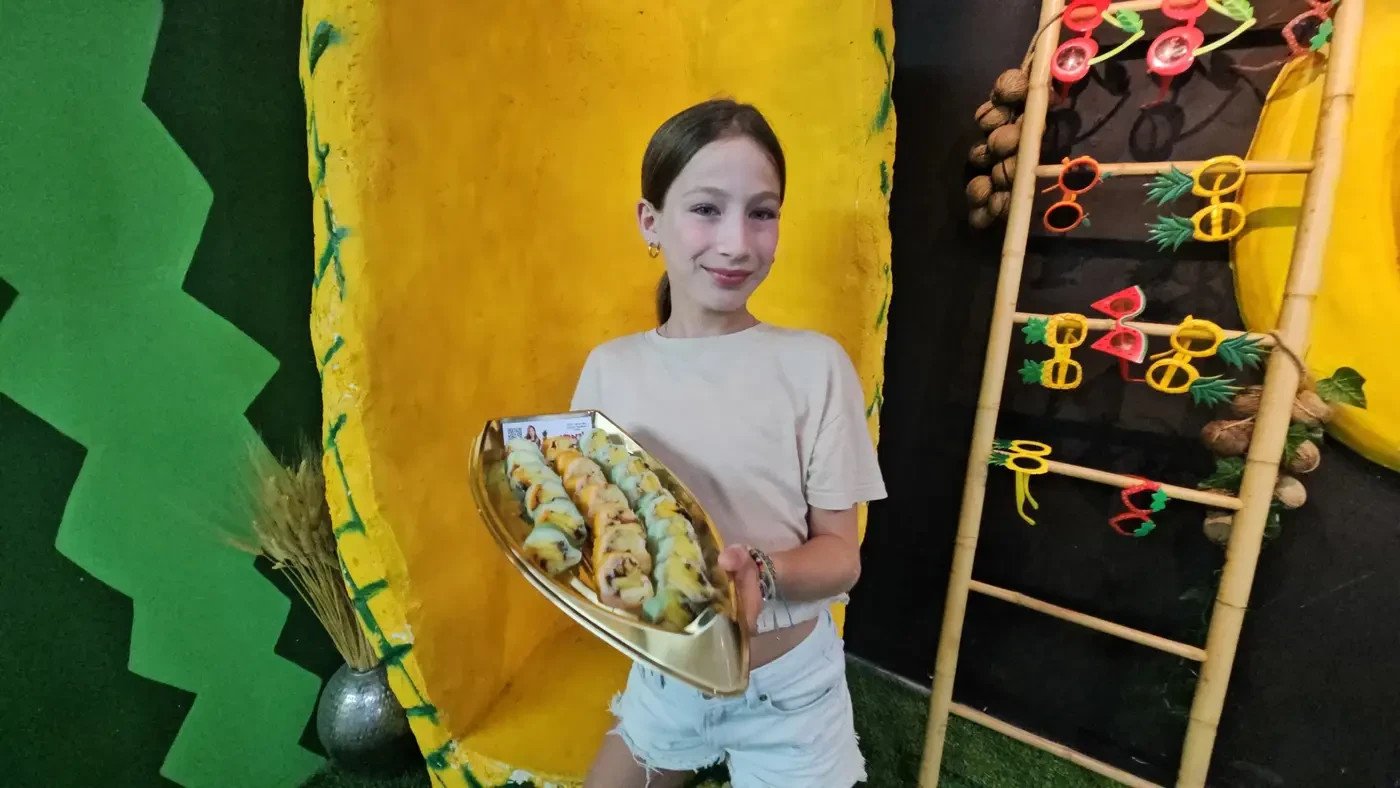 Fruit sushi workshop in Eilat