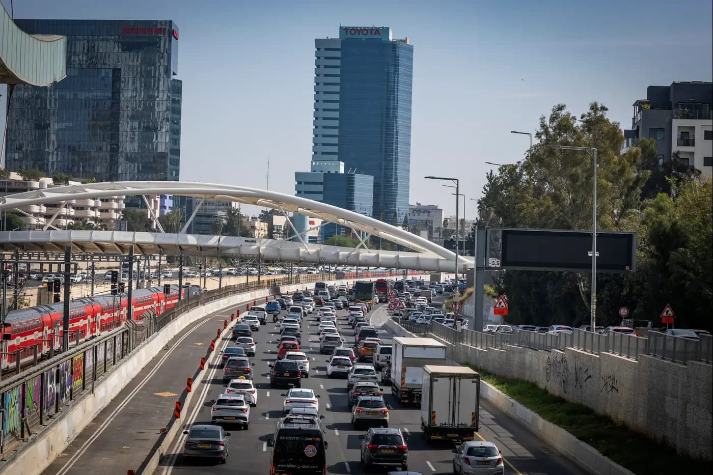 Traffic congestion on the Ayalon Highway. The ministry's role will change