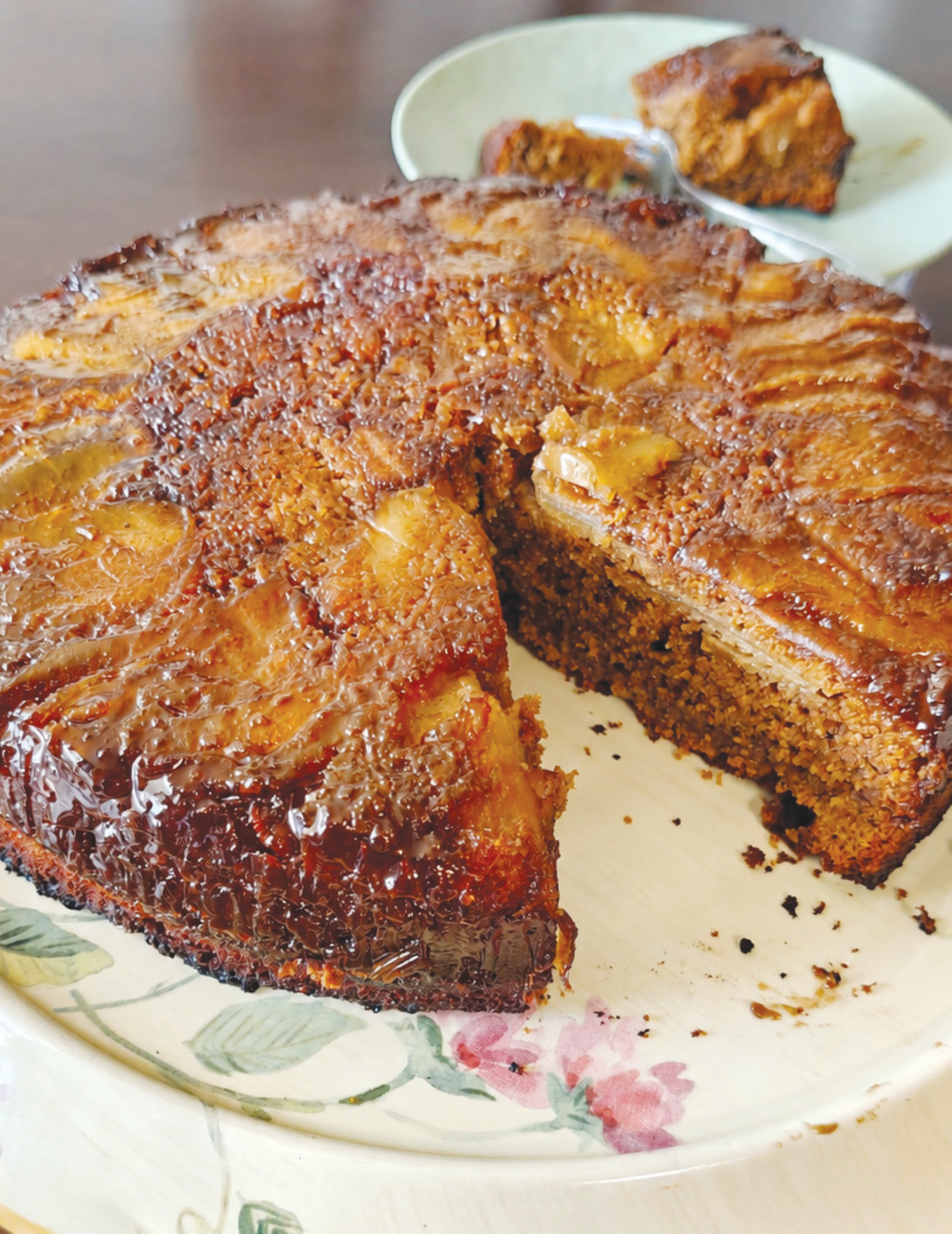 Apple-honey upside-down layer cake. (credit: HENNY SHOR)
