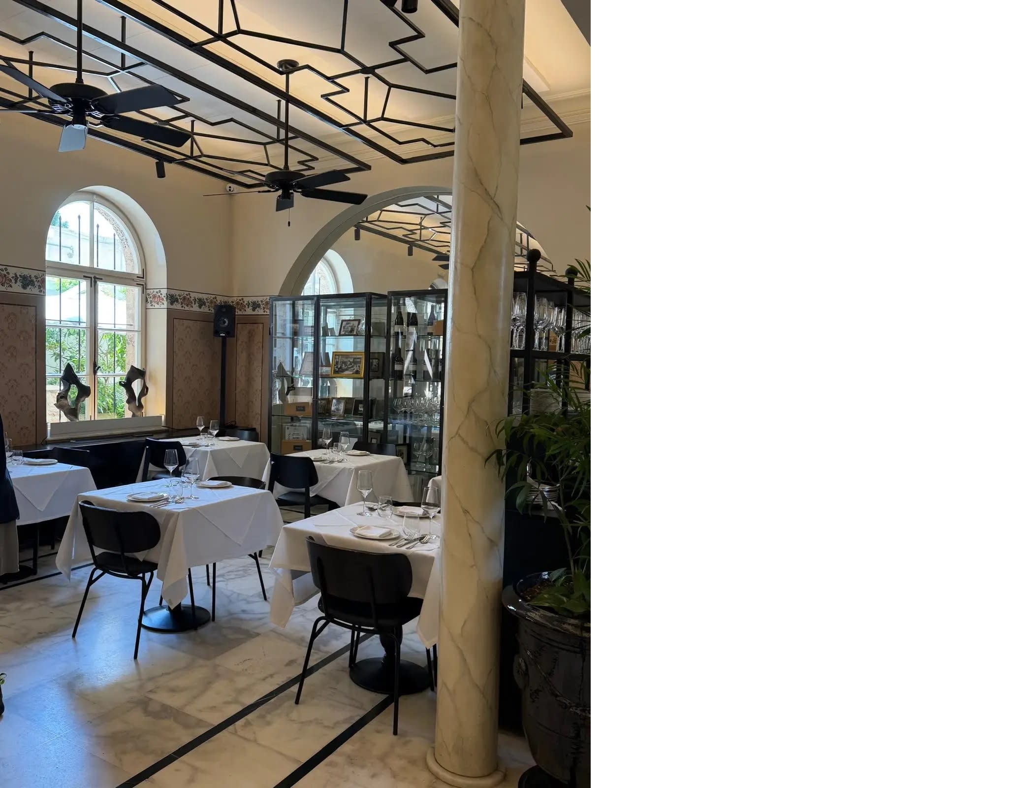 Excellent location. The George & John restaurant in the hotel's lobby.