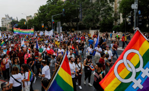  Israelis march in Jerusalem during the pride march on June 1, 2023