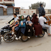  Palestinians fleeing north Gaza ride a horse-drawn cart as they move southward, as Israeli tanks roll deeper into the enclave, amid the ongoing conflict between Israel and Hamas, in the central Gaza Strip November 12, 2023.