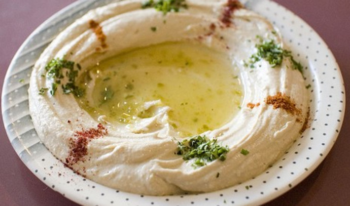 Arabs boycott Hummus Abu Shaker in Haifa for donating food to soldiers - Vimarsana News