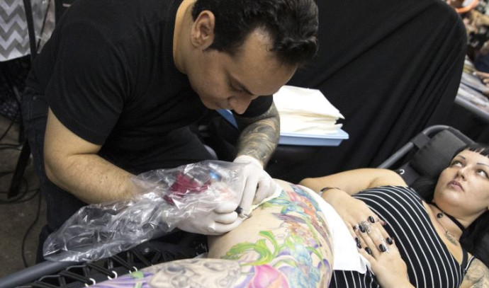 Women's tattoos, piercings judged more harshly than men's, study finds - The Jerusalem Post