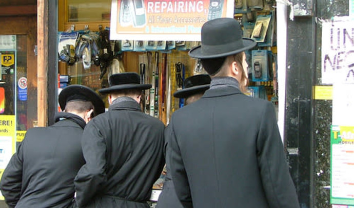 Social media prankster swipes hasidic black hat, makes antisemitic ...