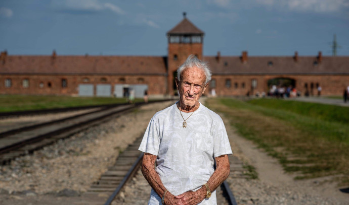 Eagles' DeSean Jackson Meets with 94-Year-Old Holocaust Survivor